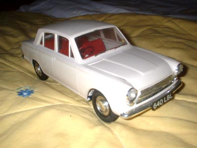 FROG 1/16 Ford Cortina Saloon - finished kit